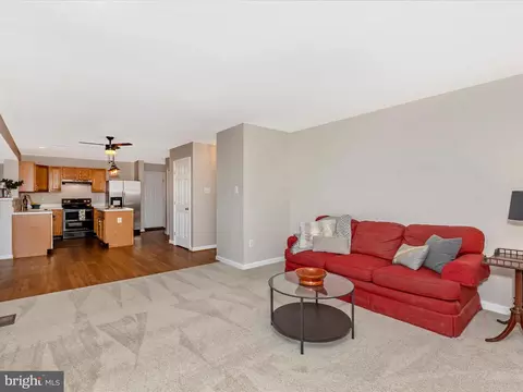 Living - 5060 Croydon Ct, Frederick, MD 21703 photo 4 of 9