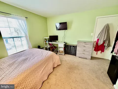 Bedroom - 160 Heathfield Dr, Frederick, MD 21702 photo 4 of 10