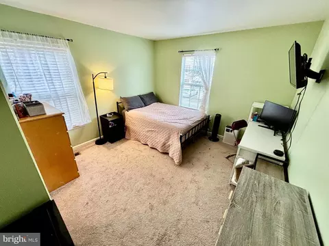 Bedroom - 160 Heathfield Dr, Frederick, MD 21702 photo 3 of 10
