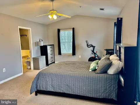 Bedroom - 160 Heathfield Dr, Frederick, MD 21702 photo 7 of 10