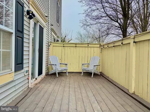 Exterior - 160 Heathfield Dr, Frederick, MD 21702 photo 2 of 4