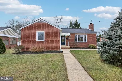 810 Shawnee Dr, Frederick, MD 21701