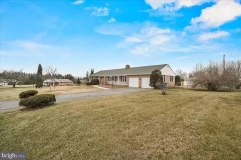 8114 Cambridge Dr, Frederick, MD 21704