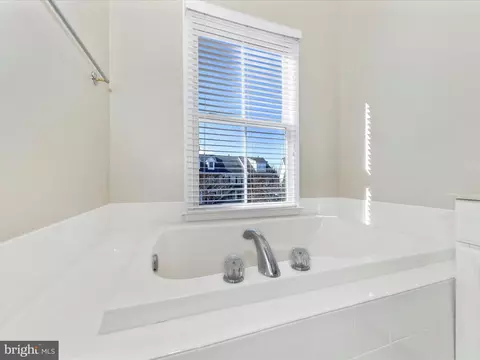Bath - 3640 Islington St, Frederick, MD 21704 photo 2 of 6