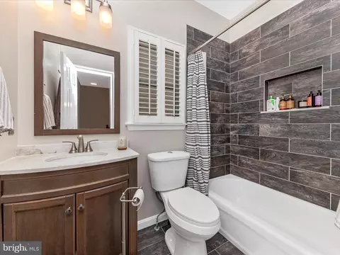 Bath - 3640 Islington St, Frederick, MD 21704 photo 5 of 6