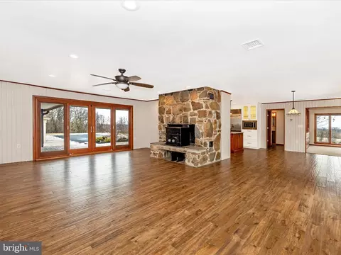 Living - 7501 B Mckaig Rd #B, Frederick, MD 21701 photo 6 of 10