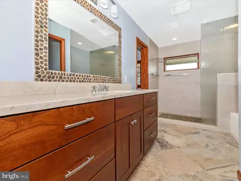 Bath - 7501 B Mckaig Rd #B, Frederick, MD 21701 photo 7 of 8