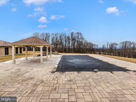 Exterior - 7501 B Mckaig Rd #B, Frederick, MD 21701 photo 10 of 14