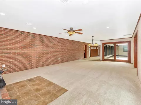 Living - 7501 B Mckaig Rd #B, Frederick, MD 21701 photo 3 of 10