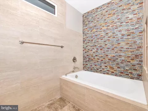 Bath - 7501 B Mckaig Rd #B, Frederick, MD 21701 photo 4 of 8