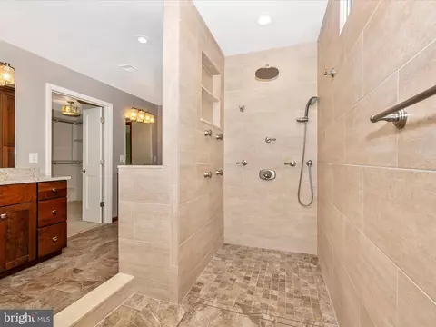 Bath - 7501 B Mckaig Rd #B, Frederick, MD 21701 photo 5 of 8