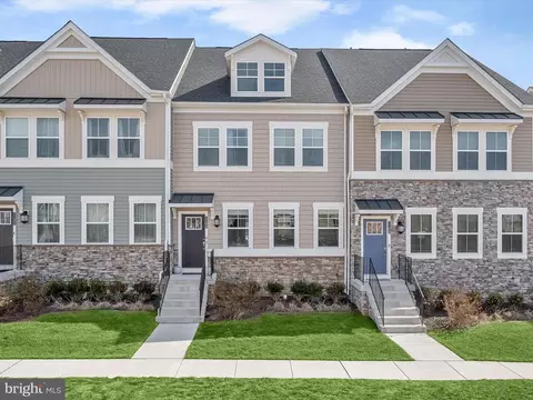 1194 Potomac View Pkwy, Brunswick, MD 21716