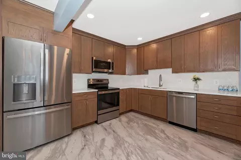 8606 Hunters Dr, Frederick, MD 21701 photo 9