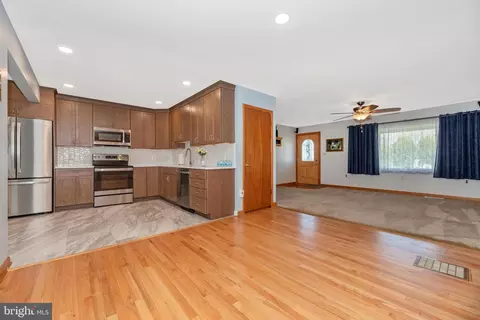 8606 Hunters Dr, Frederick, MD 21701 photo 8
