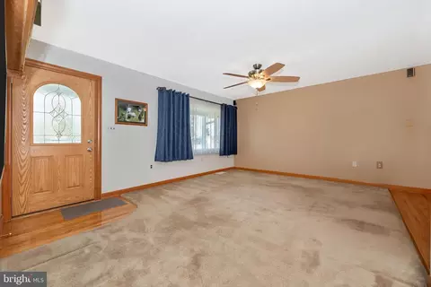 8606 Hunters Dr, Frederick, MD 21701 photo 4