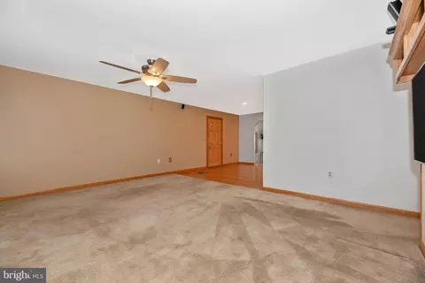 8606 Hunters Dr, Frederick, MD 21701 photo 5