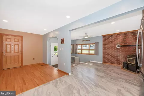 8606 Hunters Dr, Frederick, MD 21701 photo 16