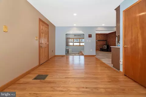 8606 Hunters Dr, Frederick, MD 21701 photo 7