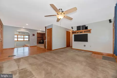 8606 Hunters Dr, Frederick, MD 21701 photo 6