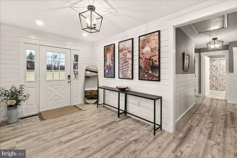 8433 Fingerboard Rd, Frederick, MD 21704 photo 4