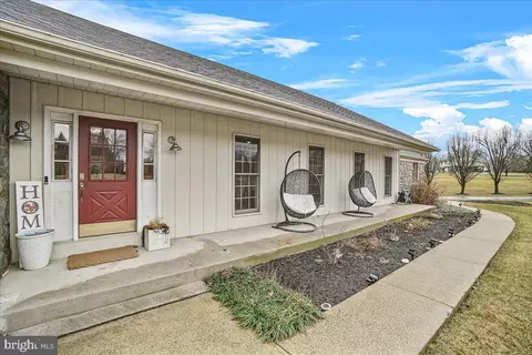 8433 Fingerboard Rd, Frederick, MD 21704 photo 2