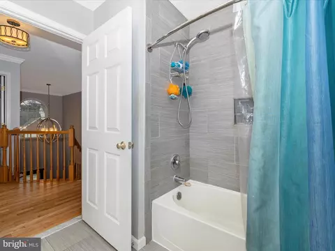Bath - 6460 Saddlebrook Ln, Frederick, MD 21701 photo 5 of 6