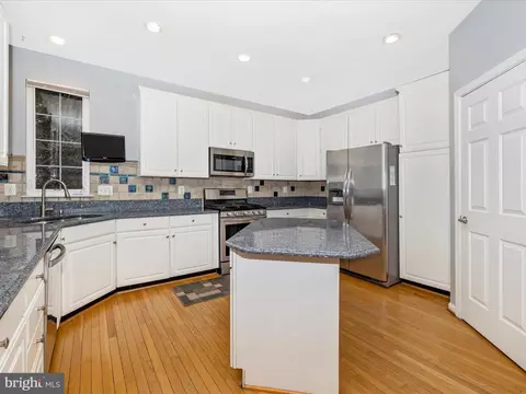 Kitchen - 6460 Saddlebrook Ln, Frederick, MD 21701 photo 4 of 6