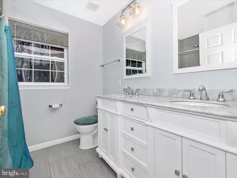 Bath - 6460 Saddlebrook Ln, Frederick, MD 21701 photo 4 of 6
