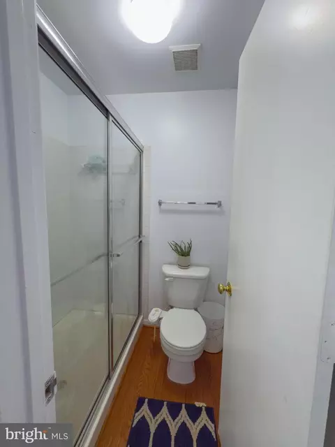 Bath - 144 Penwick Cir, Frederick, MD 21702 photo 2 of 3