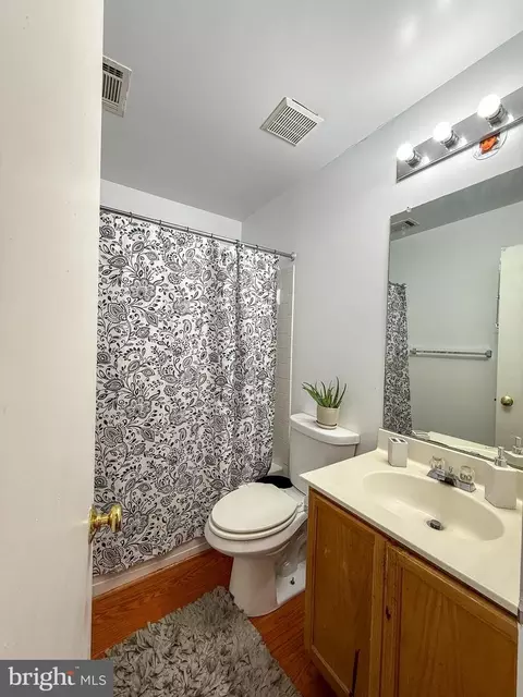 Bath - 144 Penwick Cir, Frederick, MD 21702 photo 1 of 3