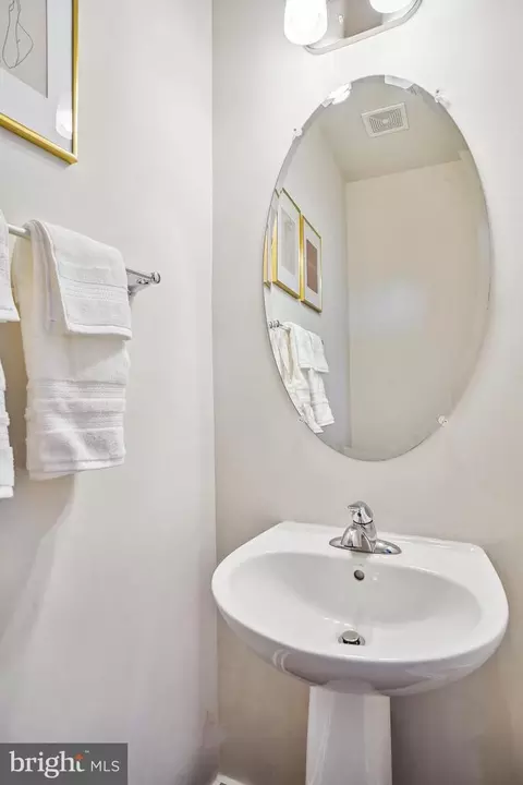 Bath - 817 Badger Ave, Frederick, MD 21702 photo 3 of 3