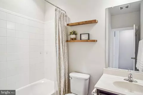 Bath - 817 Badger Ave, Frederick, MD 21702 photo 2 of 3