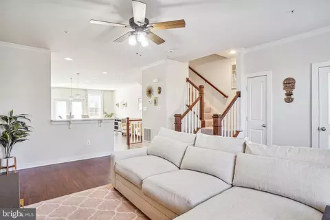 Entry Way - 817 Badger Ave, Frederick, MD 21702 photo 5 of 9