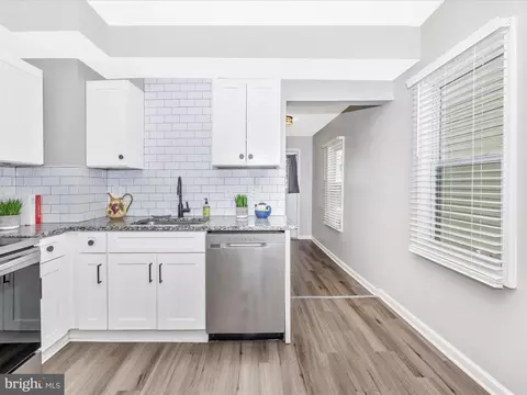 Entry Way - 212 E 5th St, Frederick, MD 21701 photo 5 of 7