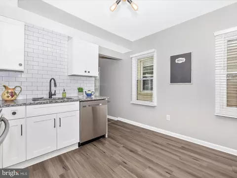 Entry Way - 212 E 5th St, Frederick, MD 21701 photo 4 of 7