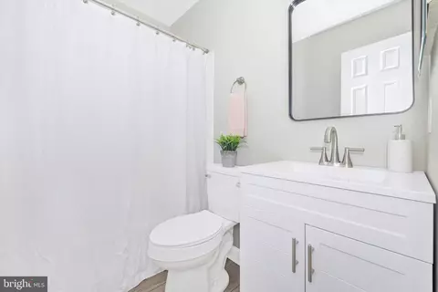 Bath - 6313 Towncrest Ct, Frederick, MD 21703 photo 2 of 3