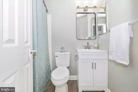 Bath - 6313 Towncrest Ct, Frederick, MD 21703 photo 3 of 3
