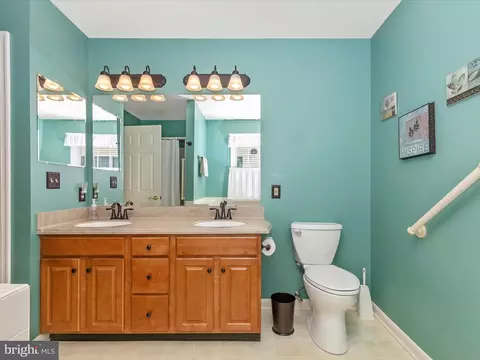 Bath - 2025 Chapel Ct, Frederick, MD 21702 photo 3 of 4