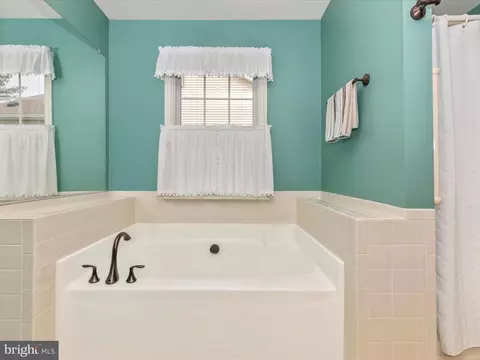 Bath - 2025 Chapel Ct, Frederick, MD 21702 photo 2 of 4