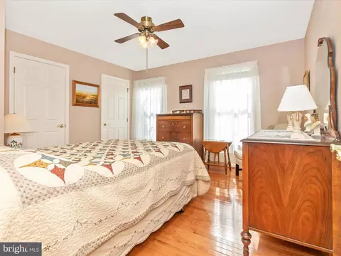 Bedroom - 2025 Chapel Ct, Frederick, MD 21702 photo 4 of 6