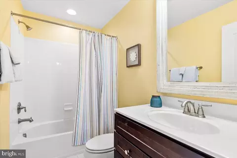 Bath - 34 Maxwell Sq, Frederick, MD 21701 photo 3 of 3