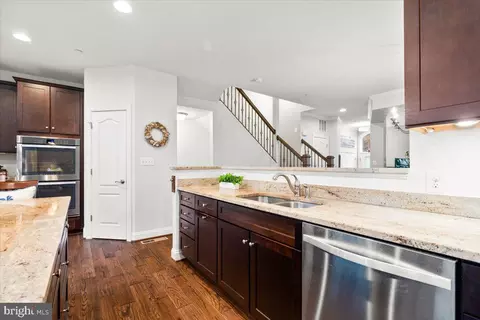 Entry Way - 34 Maxwell Sq, Frederick, MD 21701 photo 2 of 7