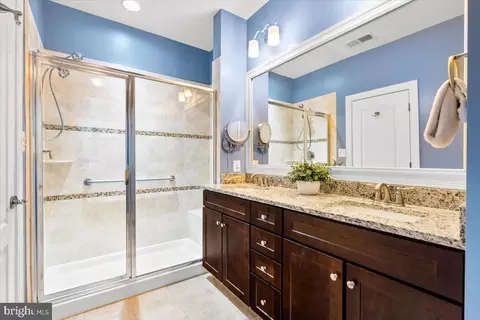 Bath - 34 Maxwell Sq, Frederick, MD 21701 photo 1 of 3