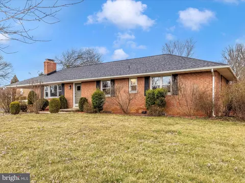 6105 Dover St, Frederick, MD 21704