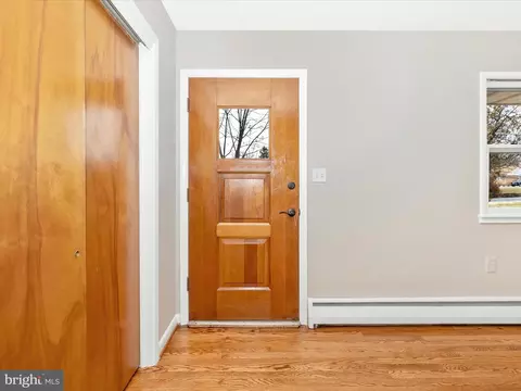 6105 Dover St, Frederick, MD 21704 photo 4