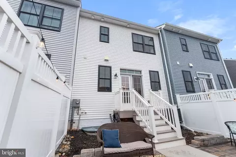 Exterior - 1313 Pedigree St, Frederick, MD 21702 photo 5 of 10