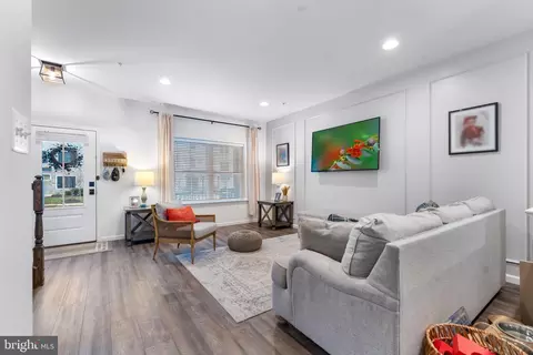 Entry Way - 1313 Pedigree St, Frederick, MD 21702 photo 2 of 18