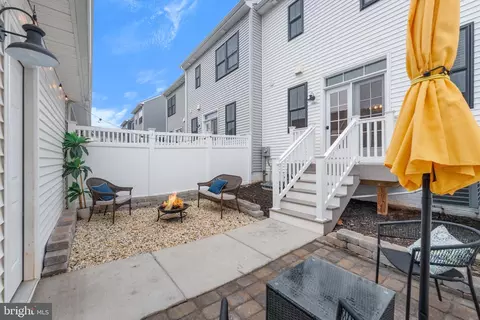 Exterior - 1313 Pedigree St, Frederick, MD 21702 photo 4 of 10