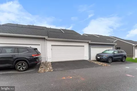 Exterior - 1313 Pedigree St, Frederick, MD 21702 photo 8 of 10