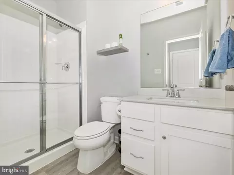Bath - 5602 Pine Bluff Ct, Frederick, MD 21704 photo 5 of 5